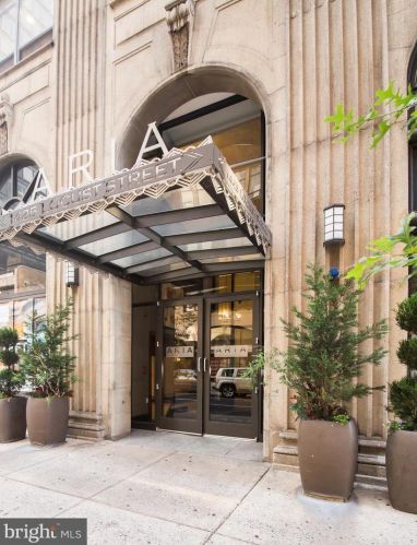 1425 Locust St, Philadelphia PA  19102-3832 exterior