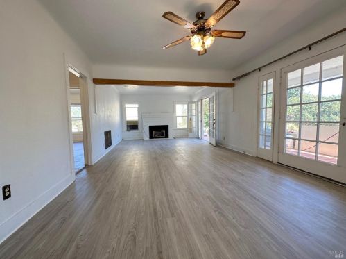 5835 Lakeshore Blvd, Lakeport, CA 95453-6127