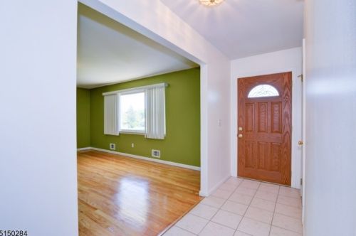 6 Sandra Rd, East Amwell Township NJ  08551-1009 exterior