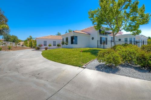 37550 Avenida Bravura, Temecula CA  92592-9054 exterior