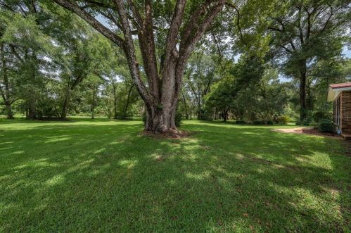 1423 Ridgewood Ave, Deland, FL 32720-3618