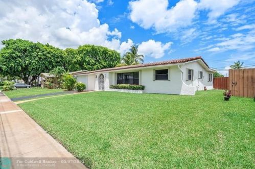 2211 40th Ave, Hollywood FL  33021-4365 exterior