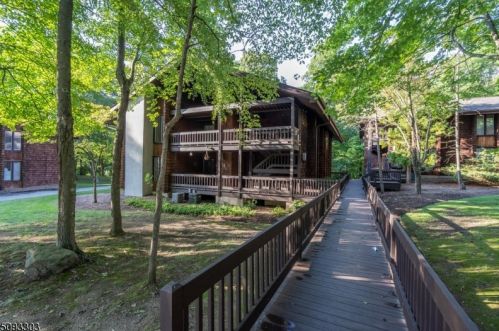 25 Osprey, Hackettstown NJ  07840-2726 exterior