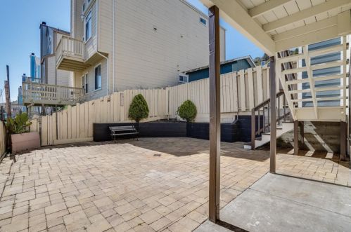 1063 Schwerin St, Daly City CA  94014-1622 exterior