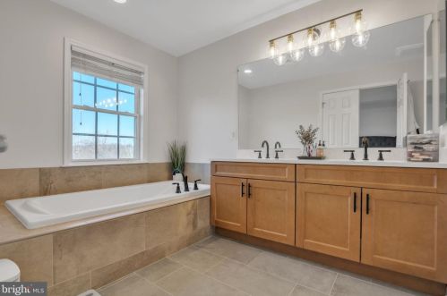 789 Vestal St, Woodbridge VA  22191-5443 exterior