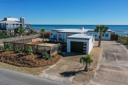 608 Gorrie Dr, Saint George Island, FL 32328-2909