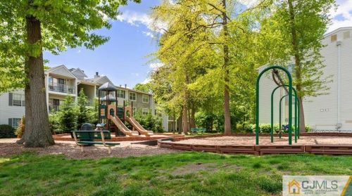 16 Willow Ct, Trenton NJ  08619-4626 exterior