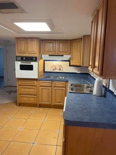 7911 Rottingham Rd, Port Richey FL  34668-2684 exterior