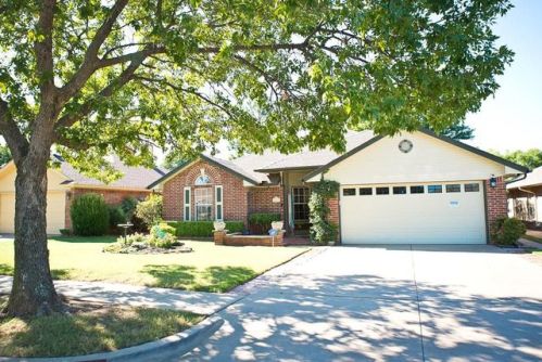 4504 Midway Dr, Norman, OK 73072-4315