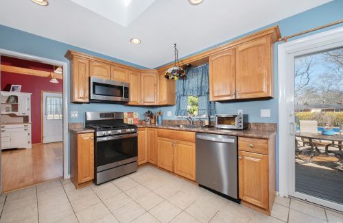 13 Maryland Blvd, Hampton Bays NY  11946-2652 exterior