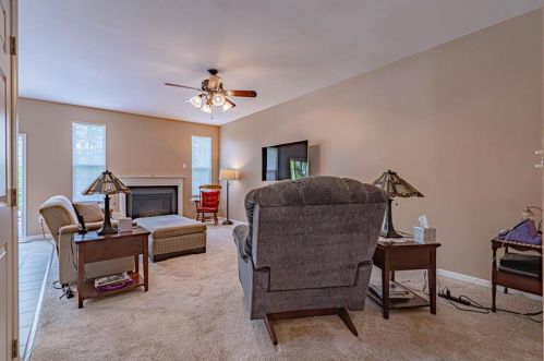 1105 Monarch Ln, Breinigsville PA  18031-9321 exterior