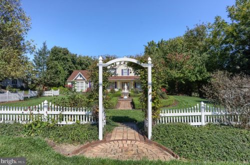 1969 Millport Rd, Lancaster PA  17602-4117 exterior