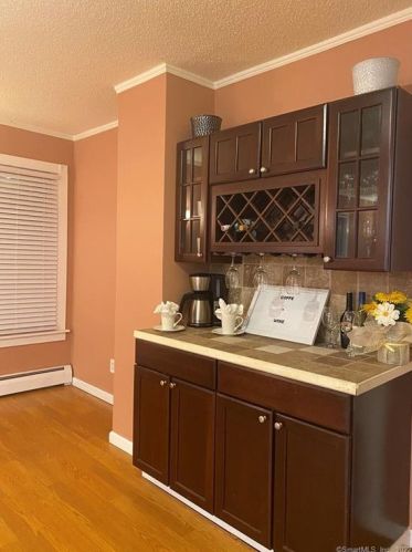 96 Charter Oak St, Manchester CT  06040-6211 exterior