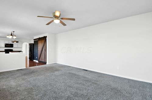 135 Spring Flower Way, Pataskala OH 43062-6997 exterior