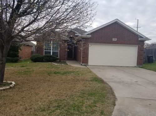 5700 Barrier Reef Dr, Fort Worth, TX 76179-7548