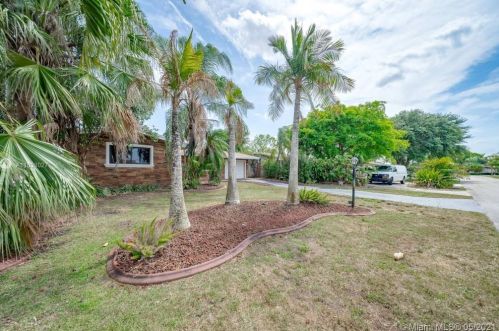 8590 12th St, Hollywood, FL 33024-4851