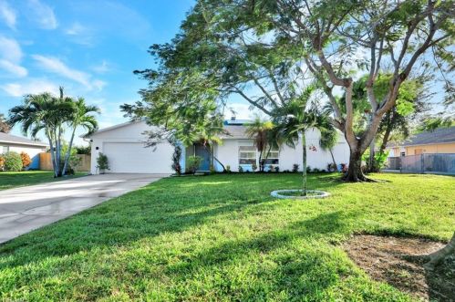 72 Chardon Pl, Naples, FL 34110-1363