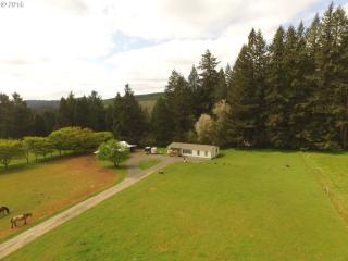 27602 Lorane Orchard Rd, Rogue Elk OR  97451-0157 exterior