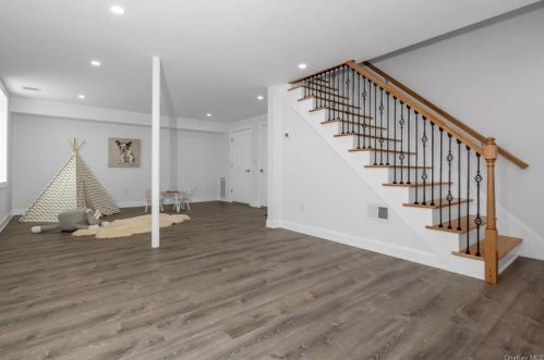 3 Stratford Rd, New Rochelle NY  10804-2519 exterior