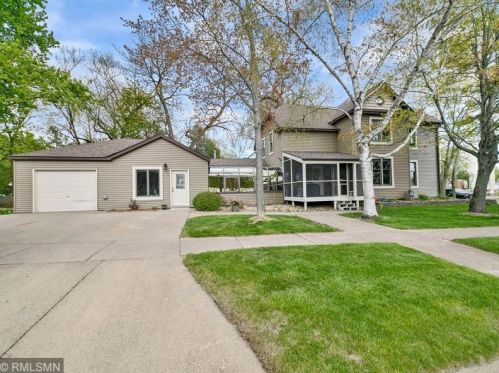 205 1st St, New Johannesburg, WI 54017-1828