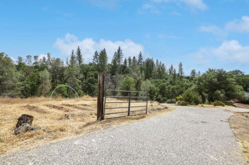 10409 Wolf Rd, Grass Valley CA  95949-7805 exterior