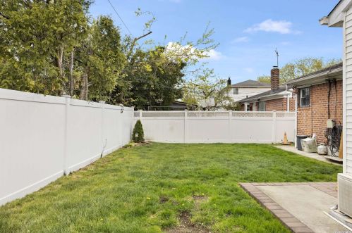 2300 Baylis Ave, Floral Park NY  11003-2807 exterior