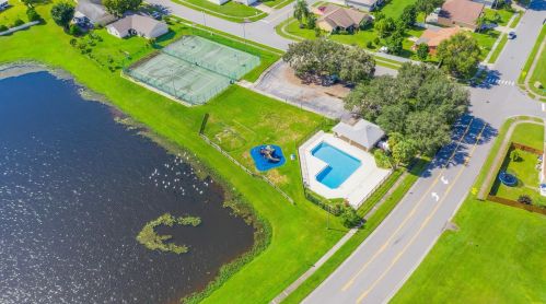2821 Berkshire Cir, Kissimmee FL  34743-5647 exterior