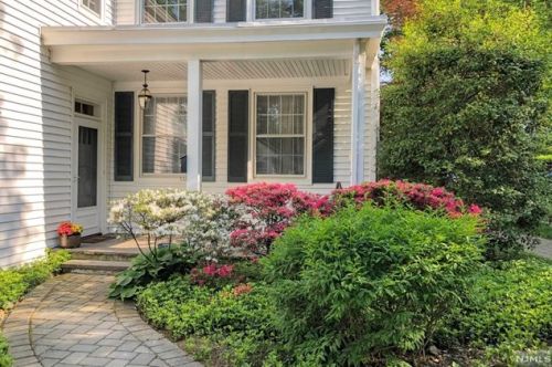 206 Franklin Tpke, Ho Ho Kus, NJ 07423-1425