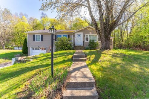11 Country Dr, Norwich, CT 06360-6403