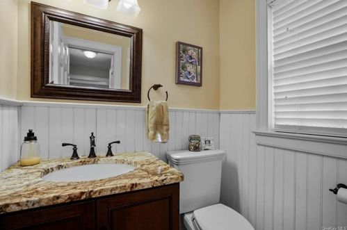 28 Kings Point Ln, Washingtonville NY  10992-2026 exterior