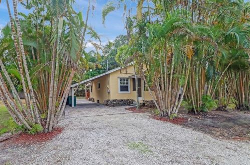 2780 Weeks Ave, Naples, FL 34112-5727