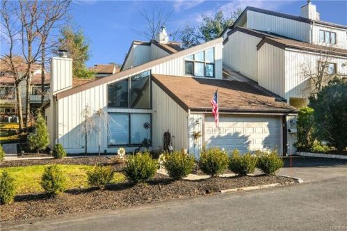 12 Chippewa Ct, Airmont, NY 10901-4111