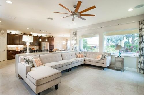 7308 Milestone Dr, Ruskin FL  33572-1740 exterior