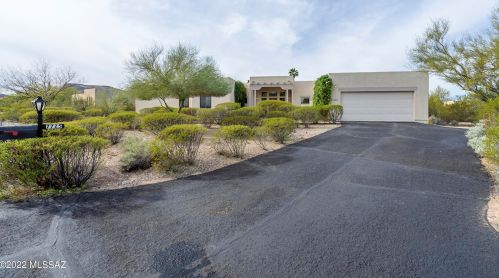 7725 Sombrero Peak Dr, Tucson, AZ 85743-6016