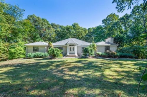 5 Round Hill Ter, Kinnelon NJ  07405-3217 exterior