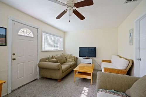 1560 5th Ave, Vero Beach, FL 32960-5824