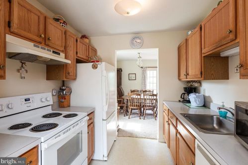 18 Townsend Ct, Lancaster PA  17603-6797 exterior