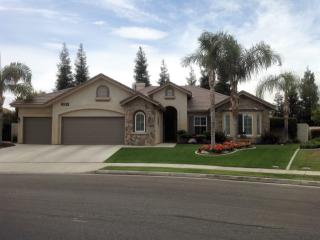 10121 Brigadoon Rose St, Bakersfield, CA 93311-3752