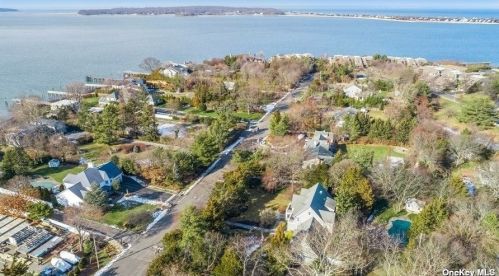 14 Bluff Point Rd, Northport, NY 11768-1517