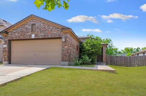 345 New Country Rd, Uhland, TX 78640-5906
