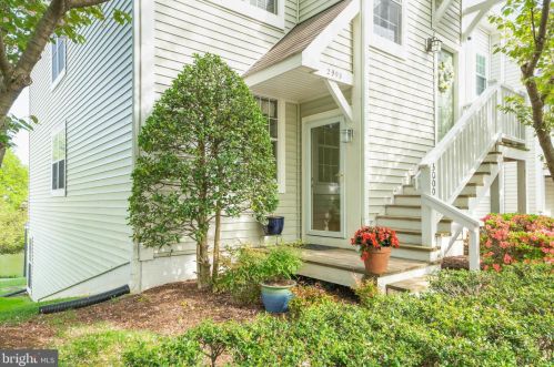 2998 Yarling Ct, Falls Church, VA 22042-4476