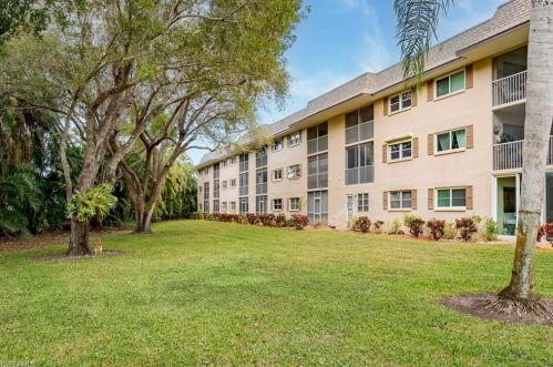 5419 Rattlesnake Hammock Rd, Naples FL  34113-7422 exterior