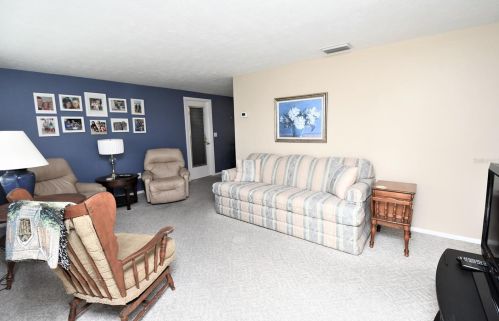 4031 Reggie Dr, Tarpon Springs FL  34691-3547 exterior