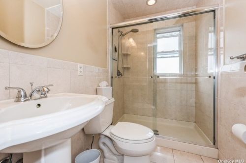 29 Croydon Dr, North Bellmore NY  11710-3054 exterior