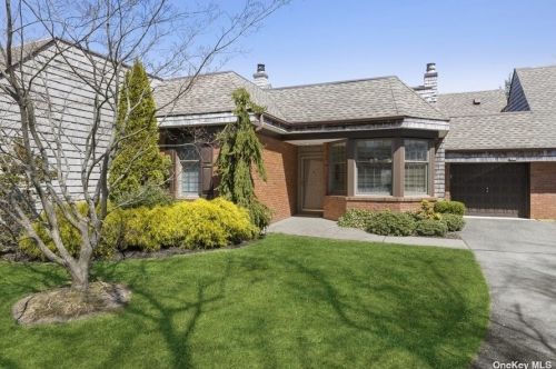 135 Mariner Ln, Bayshore, NY 11706-8119