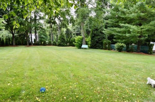 2 Drake Ln, White Plains NY  10607-2215 exterior