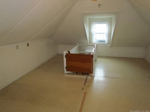 32 Denison Ave, Groton CT  06340-4415 exterior