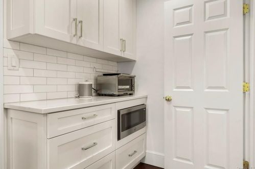 20 Hazelton Dr, White Plains NY  10605-3818 exterior