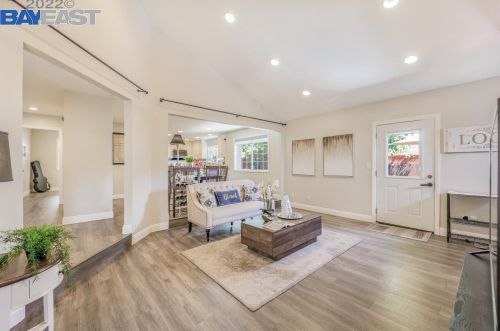 24494 Leona Dr, Hayward CA  94542-1010 exterior