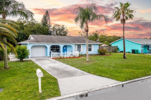 1490 Vesthaven Cir, Fort Pierce, FL 34952-8816